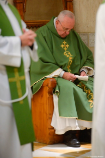 2-Meditazione quotidiana nella Cappella della Domus Sanctae Marthae: <i>Servire, non servirsi</i>