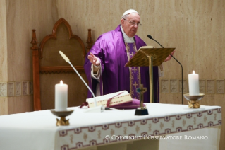 2-Meditazione quotidiana nella Cappella della Domus Sanctae Marthae: <i>Obbedire dialogando</i>