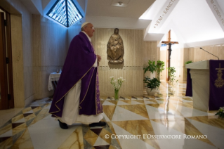 1-Meditazione quotidiana nella Cappella della Domus Sanctae Marthae: <i>Obbedire dialogando</i>