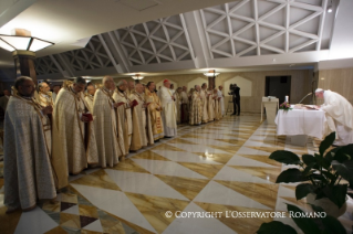 0-Misa matutina en la capilla de la Domus Sanctae Marthae: <i>Perseguidos por ser cristianos</i>