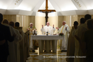 3-Misa matutina en la capilla de la Domus Sanctae Marthae: <i>Perseguidos por ser cristianos</i>