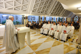 1-Meditazione quotidiana nella Cappella della Domus Sanctae Marthae: <i>Nel piccolo c'&egrave; tutto</i>