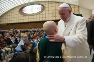 21-Udienza ai donatori del Presepio e dell'Albero di Natale in Piazza San Pietro