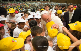 3-Incontro con Bambini e Ragazzi di Scuole italiane, partecipanti alla manifestazione promossa da "La Fabbrica della Pace"