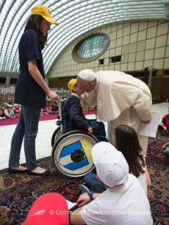 11-Incontro con Bambini e Ragazzi di Scuole italiane, partecipanti alla manifestazione promossa da "La Fabbrica della Pace"