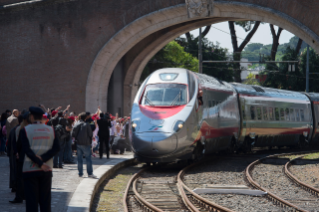 2-Incontro con i partecipanti all'Iniziativa "Il Treno dei Bambini" promossa dal Pontificio Consiglio della Cultura