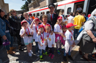 5-Incontro con i partecipanti all'Iniziativa "Il Treno dei Bambini" promossa dal Pontificio Consiglio della Cultura