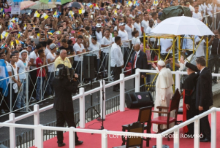 6-Viaje apost&oacute;lico: Saludo a los j&oacute;venes