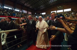 15-Viaje apost&oacute;lico: Encuentro con representantes de la sociedad civil